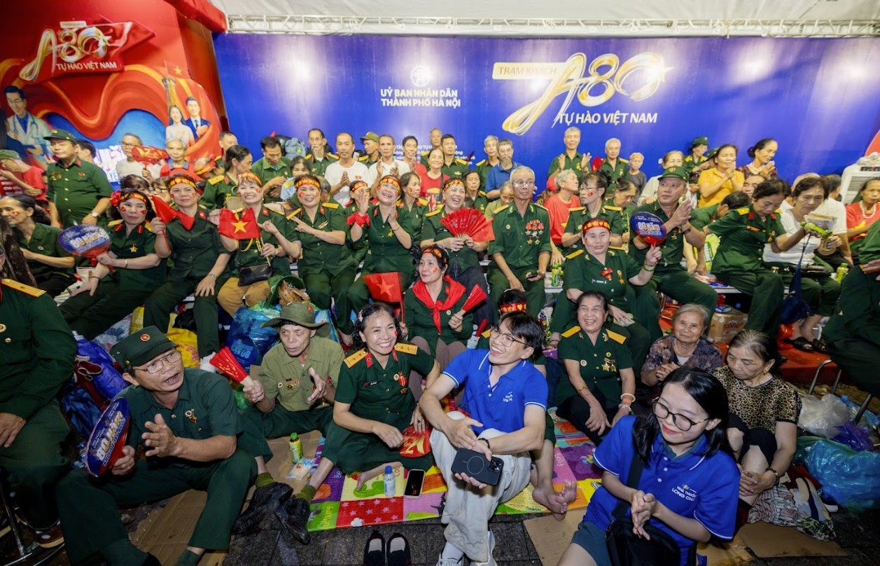 fpt-retail-dat-hon-36000-ty-doanh-thu-sau-9-thang-4-1761807678.jpg
