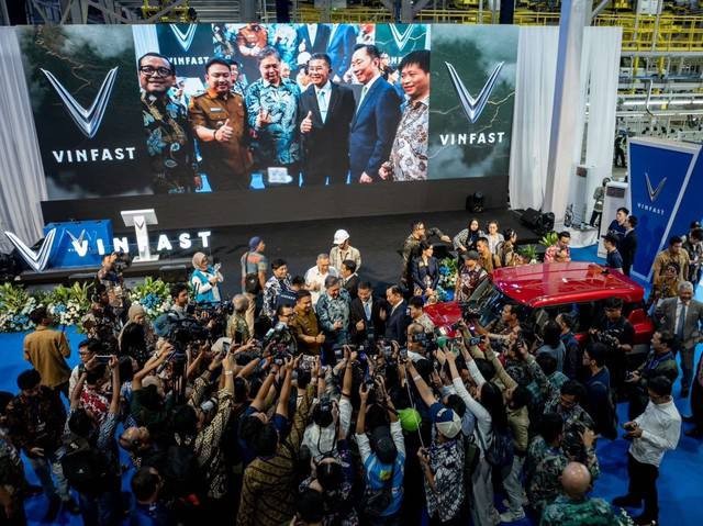 khong-chi-ban-xe-vinfast-mang-ca-nha-may-xe-dien-sang-indonesia-3-1765854402.jpg
