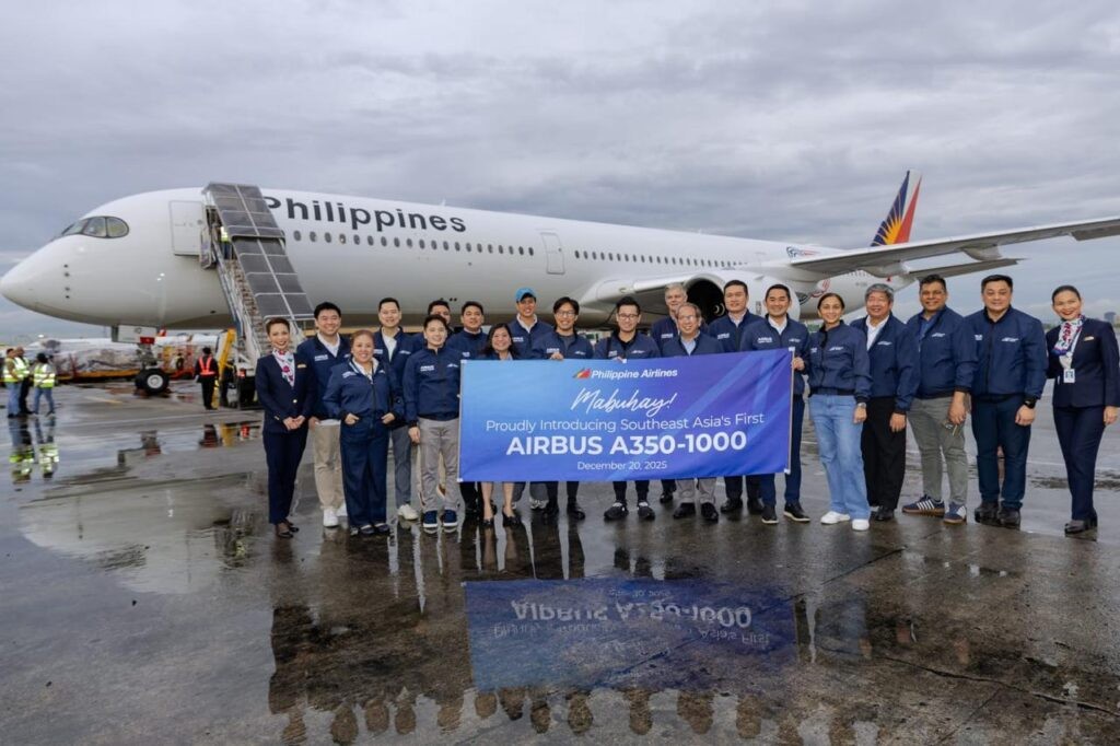 philippine-airlines-nhan-a350-1000-dau-tien-tien-phong-dong-nam-a-voi-may-bay-than-rong-the-he-moi-2-1766374240.jpeg