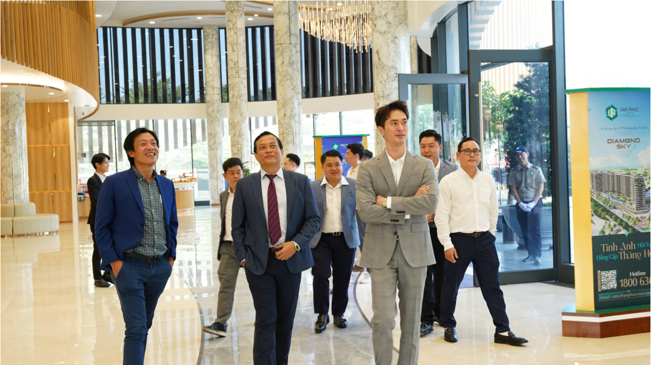 nguoi-ke-nghiep-de-che-bat-dong-san-van-phuc-group-xuat-hien-2-1768287549.png