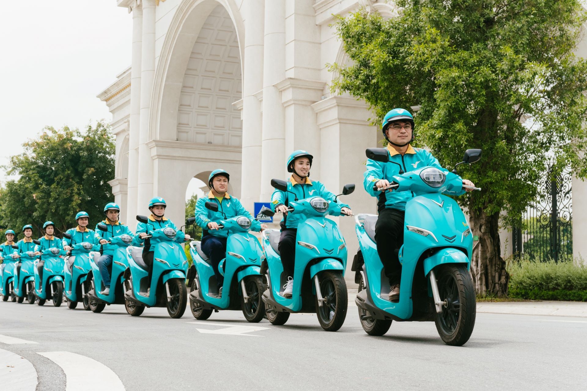 thu-nhap-tai-xe-cong-nghe-thoat-canh-may-rui-khi-gia-nhap-green-sm-1777971368.jpg