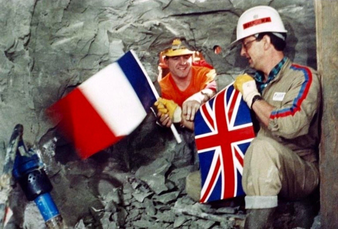 eurotunnel-duong-ham-duoi-bien-noi-anh-voi-chau-au-3-1778123241.jpg