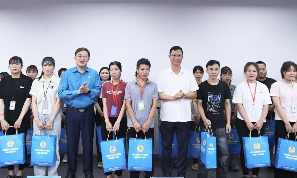 bua-com-cong-doan-gan-ket-hon-9000-cong-nhan-tai-bac-ninh-2-1778749690.jpg
