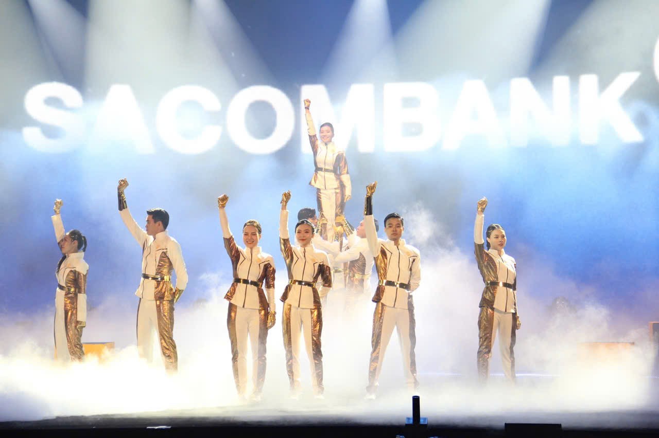 sacombank-dat-giai-nhat-toan-doan-hoi-thi-chuyen-doi-so-nganh-ngan-hang-2026-1779531691.jpg