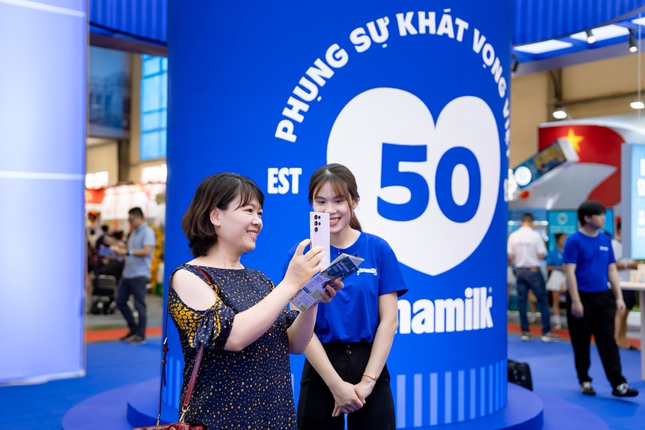 hanh-trinh-50-nam-phung-su-khat-vong-viet-duoc-vinamilk-ke-lai-tai-trien-lam-chuyen-nganh-sua-2026-3-1780055568.jpeg