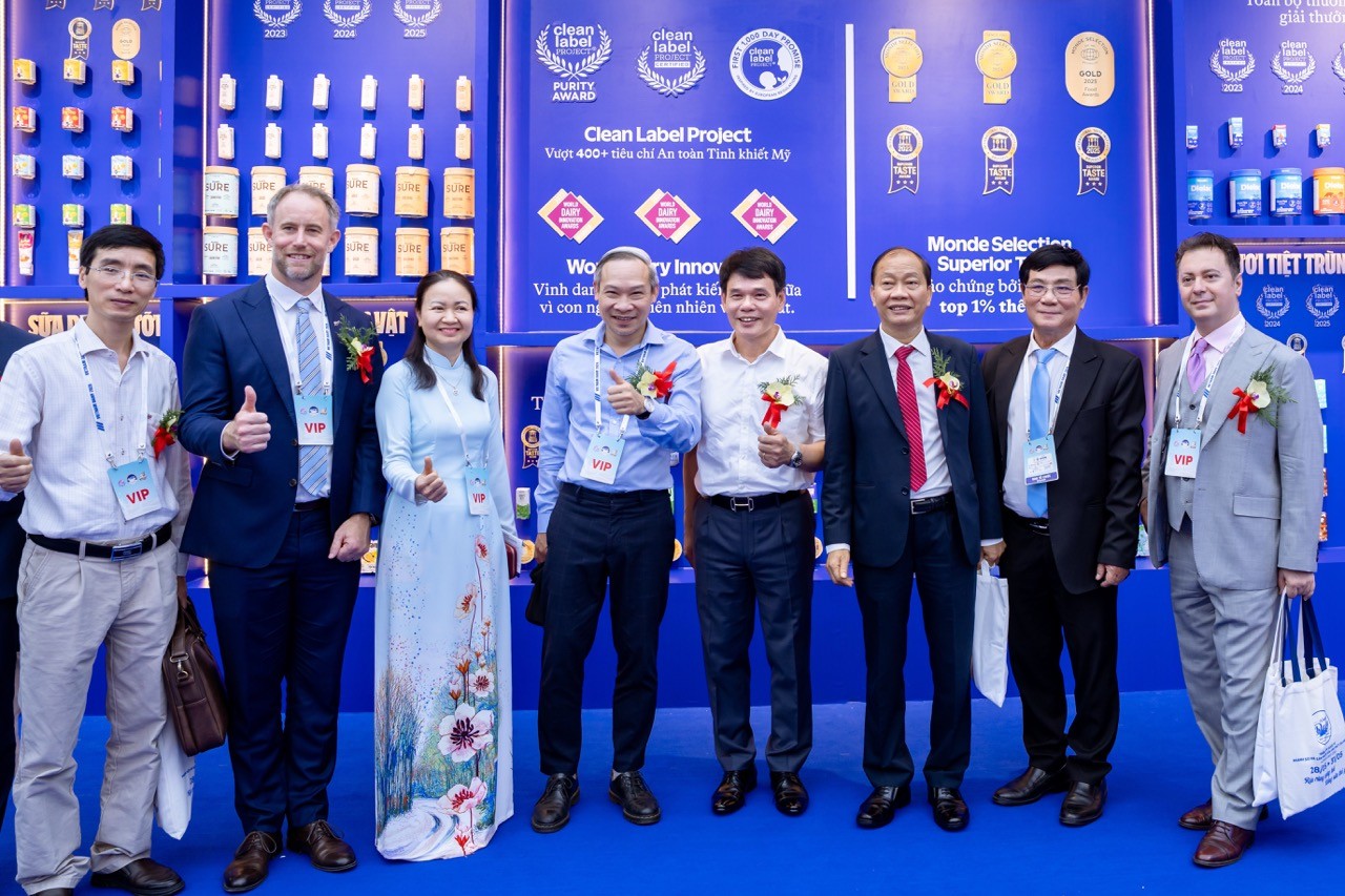 hanh-trinh-50-nam-phung-su-khat-vong-viet-duoc-vinamilk-ke-lai-tai-trien-lam-chuyen-nganh-sua-2026-6-1780055568.jpeg