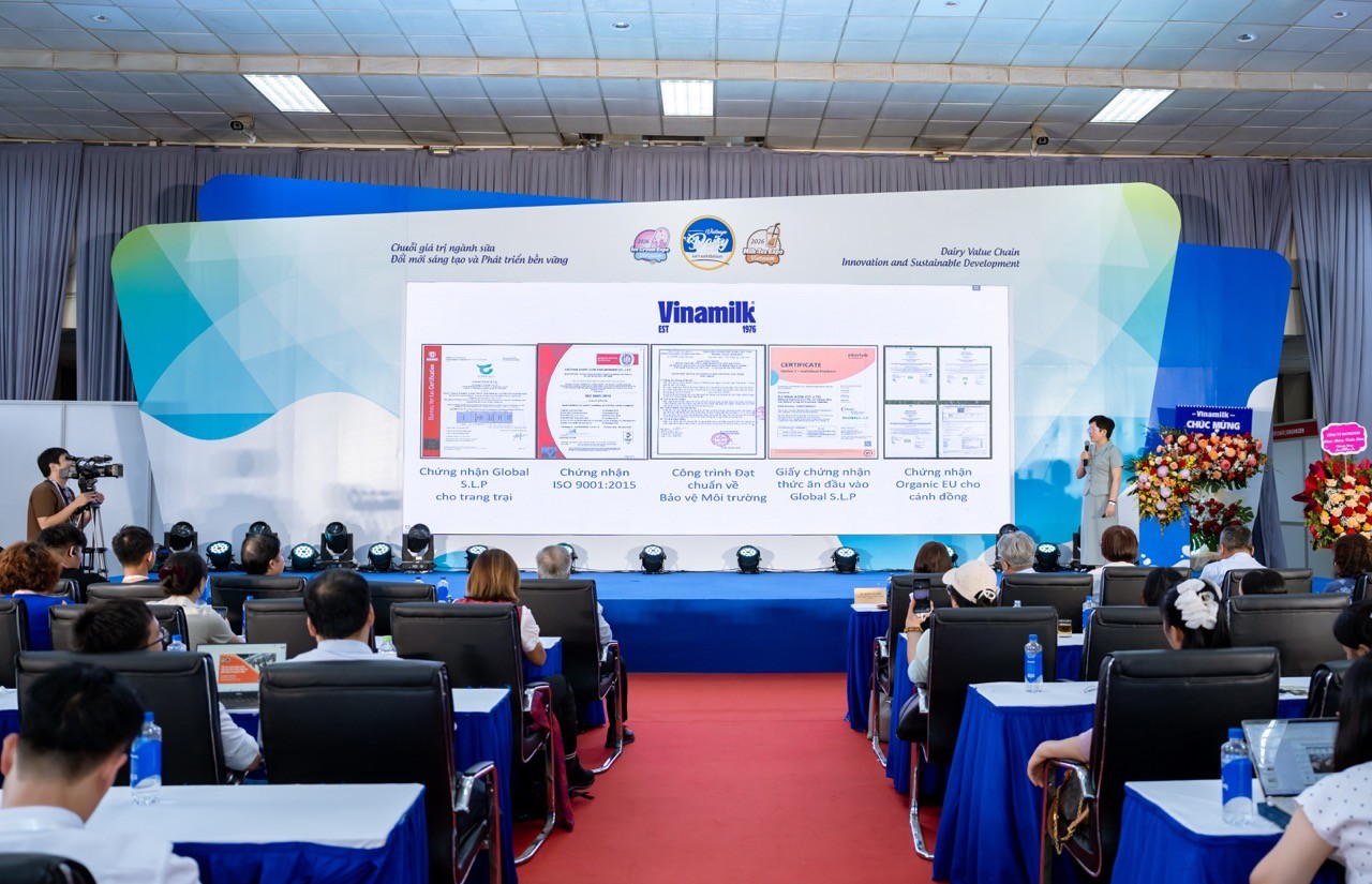 hanh-trinh-50-nam-phung-su-khat-vong-viet-duoc-vinamilk-ke-lai-tai-trien-lam-chuyen-nganh-sua-2026-7-1780055568.jpeg