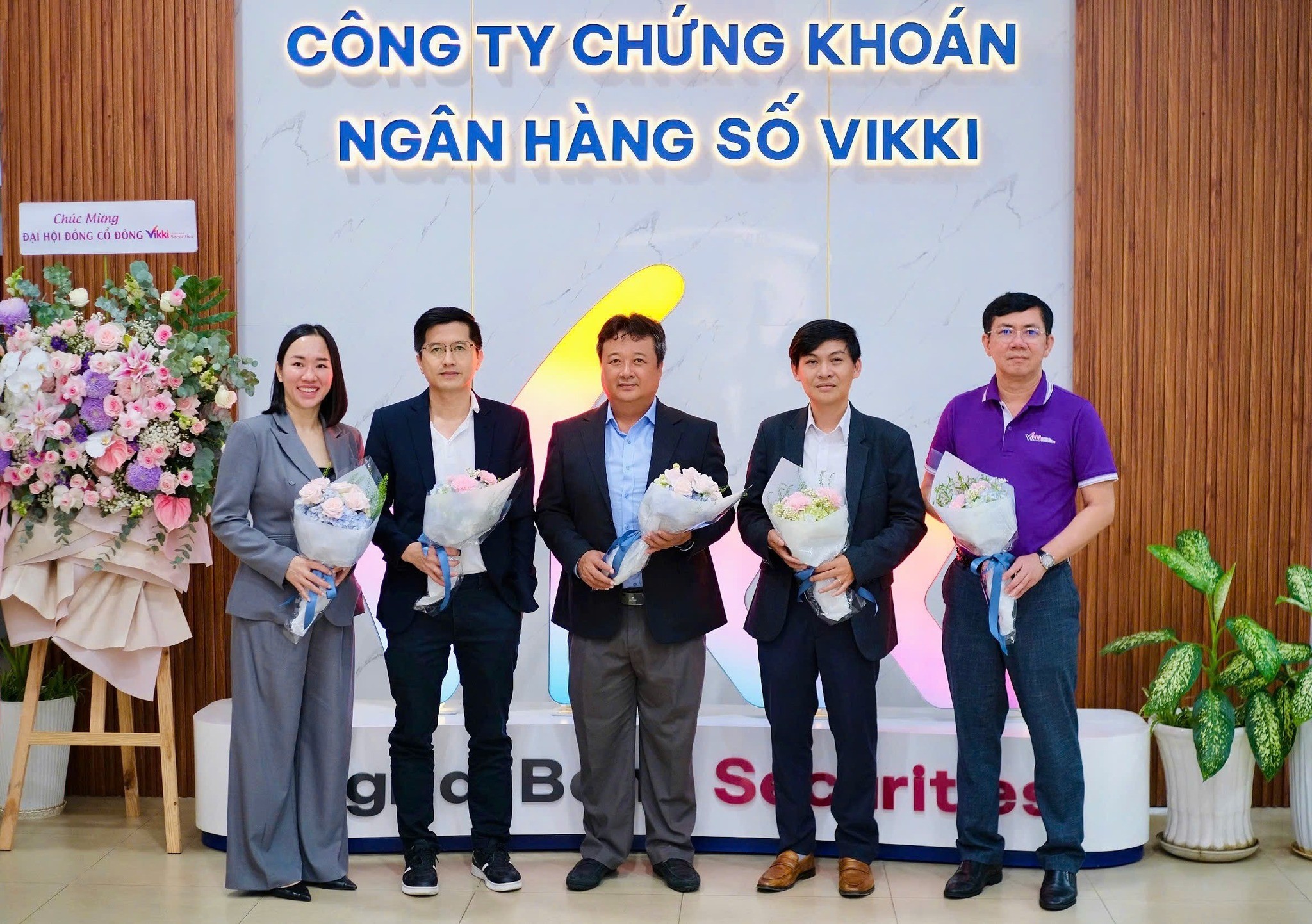 chung-khoan-vikki-tung-ke-hoach-tang-von-nghin-ty-he-lo-danh-sach-12-nha-dau-tu-tham-gia-1-1780300361.jpg