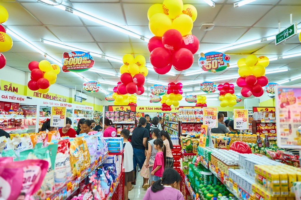 ba-con-meo-vac-hoa-minh-vao-chuoi-hoat-dong-dac-sac-hao-hung-mua-sam-san-gio-vang-gia-soc-voi-hon-500-uu-dai-hap-dan-tai-winmart-meo-vac-1781838347.jpg