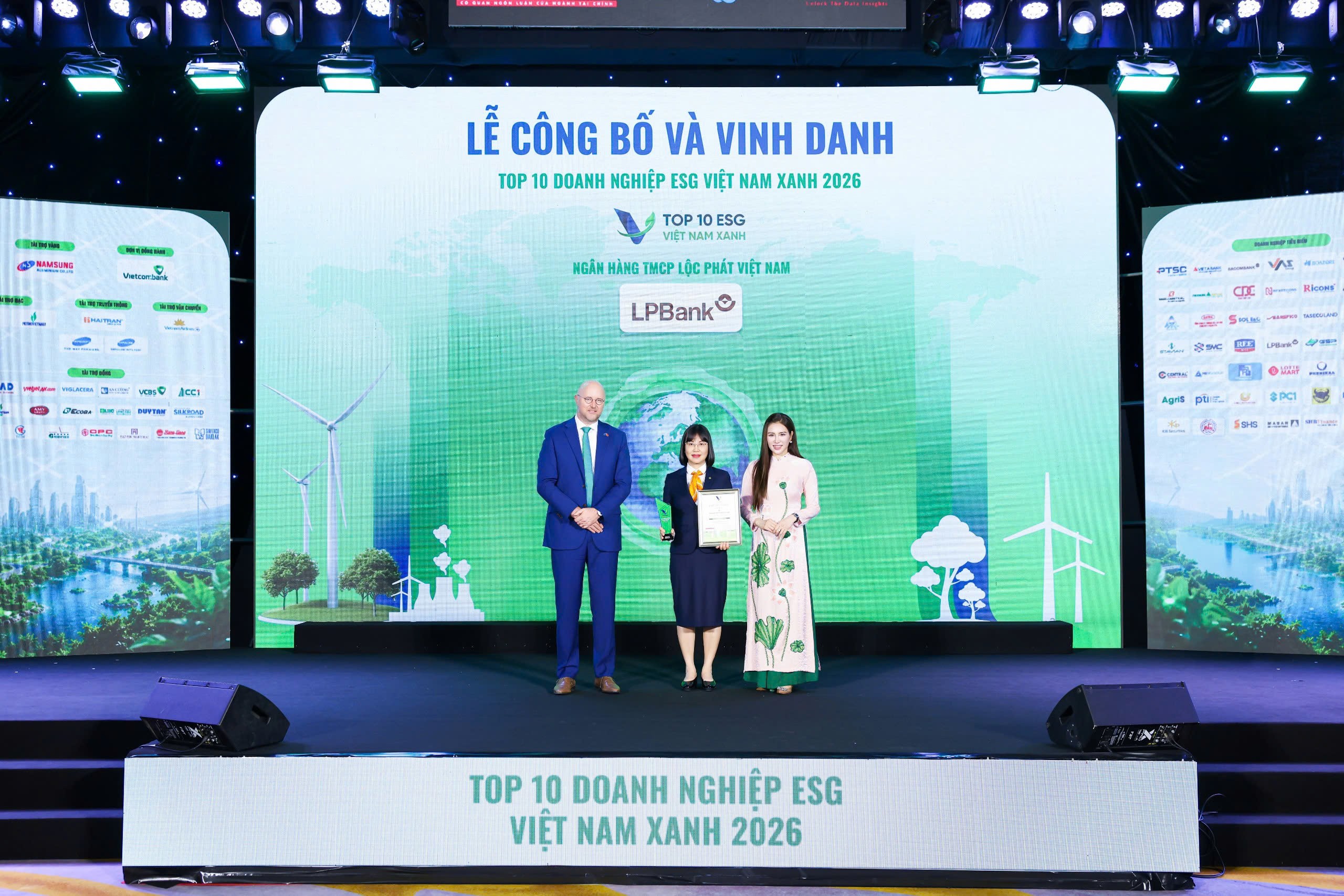 lpbank-hai-nam-lien-tiep-duoc-vinh-danh-green-leadership-va-top-10-ngan-hang-esg-viet-nam-xanh-2-1783067649.jpg