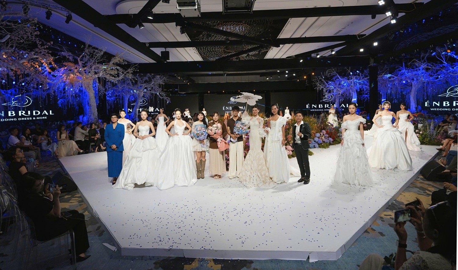 sieu-trien-lam-the-vietnam-grand-weddx-2026-khep-lai-voi-nhung-cot-moc-an-tuong-va-mo-ra-ky-nguyen-moi-cho-tuong-lai-nganh-cuoi-viet-nam-2-1783416779.jpg