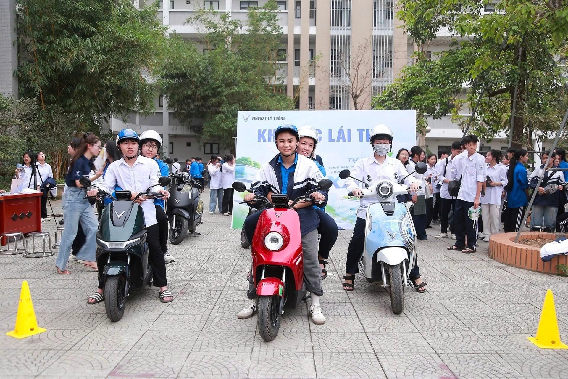 chu-xe-vinfast-ke-chuyen-mot-nguoi-di-xe-dien-ca-nha-bo-xe-xang-1783569597.jpg