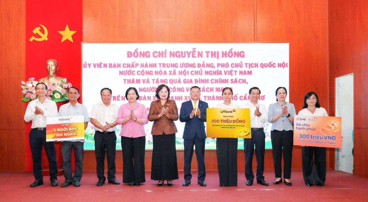 lpbank-dong-gop-15-ty-dong-cham-lo-nguoi-co-cong-noi-dai-hanh-trinh-den-on-dap-nghia-2-1784868605.jpg