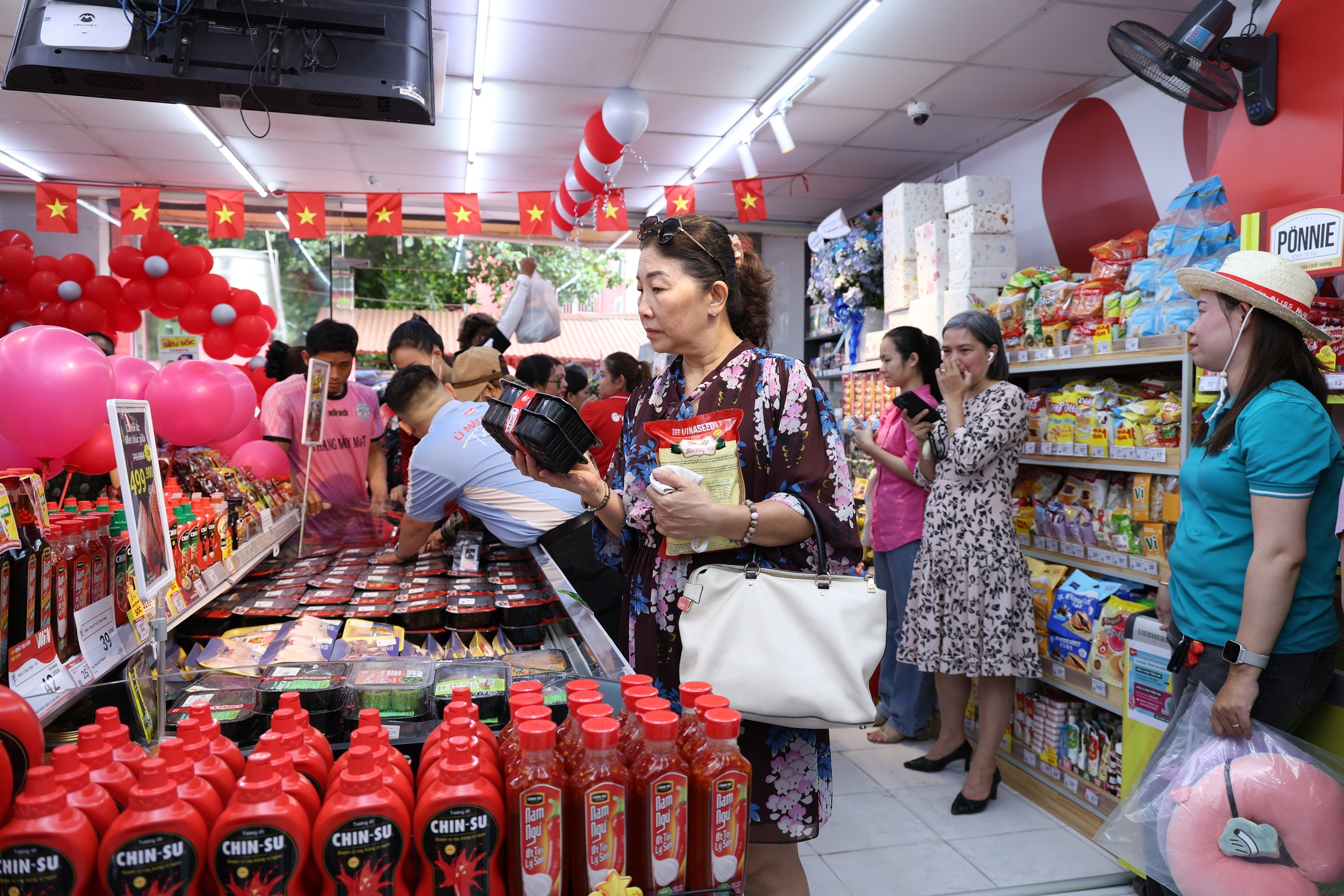 nguoi-tieu-dung-mua-thit-u-mat-meatdeli-1787187540.JPG