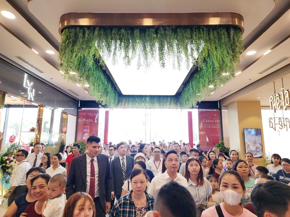 chinh-thuc-khai-truong-trung-tam-thuong-mai-vincom-plaza-dan-phuong-3-1787906926.jpg