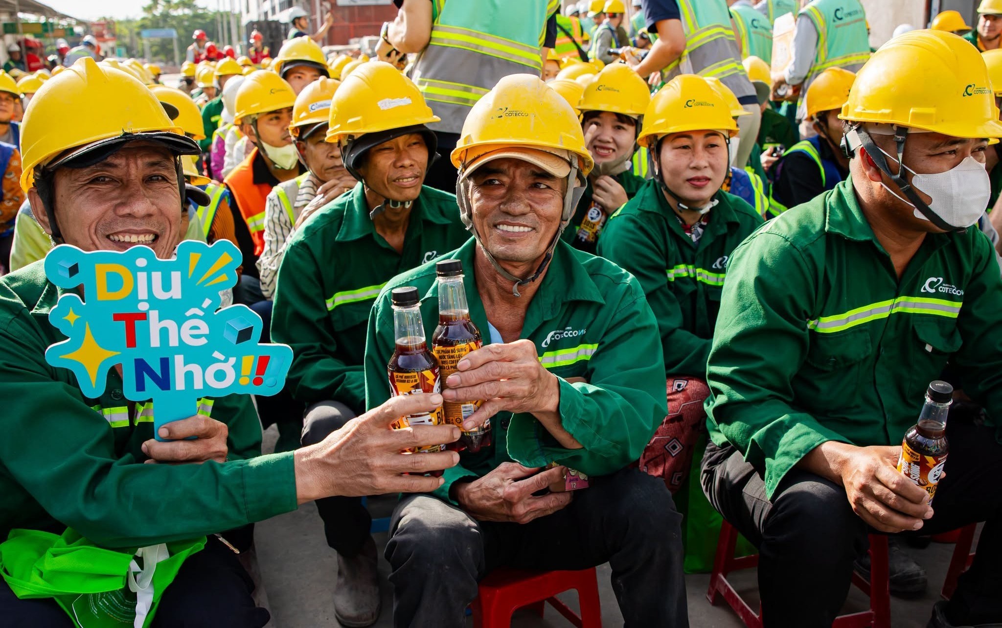 voi-coteccons-day-nguoi-lao-dong-co-them-mot-ngay-hoi-de-mong-cho-1789398685.jpg