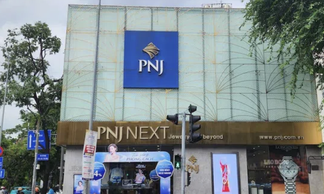 PNJ: Sau sự cố kim cương, dự kiến lỗ hơn 6.000 tỷ đồng - tính đóng 25-30 cửa hàng