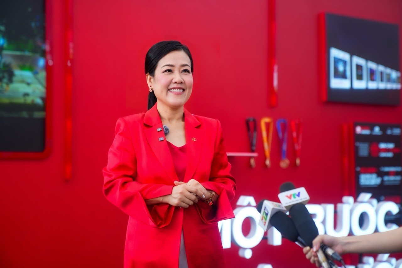 ba-thai-minh-diem-tu-giam-doc-khoi-tiep-thi-techcombankpng-lon-1790934889.jpeg