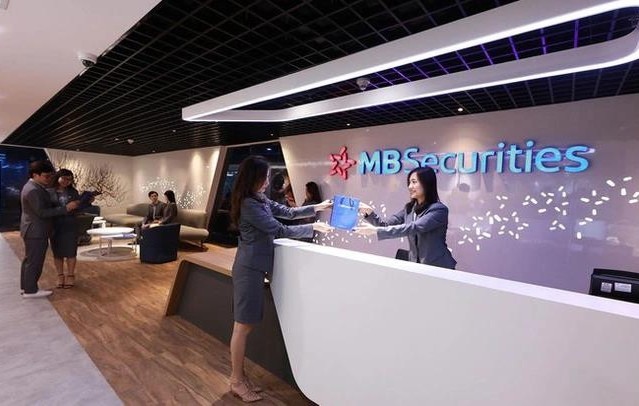 dragon-capital-bat-ngo-chi-gan-600-ty-tro-thanh-tay-choi-lon-tai-chung-khoan-mb-1733369015.png