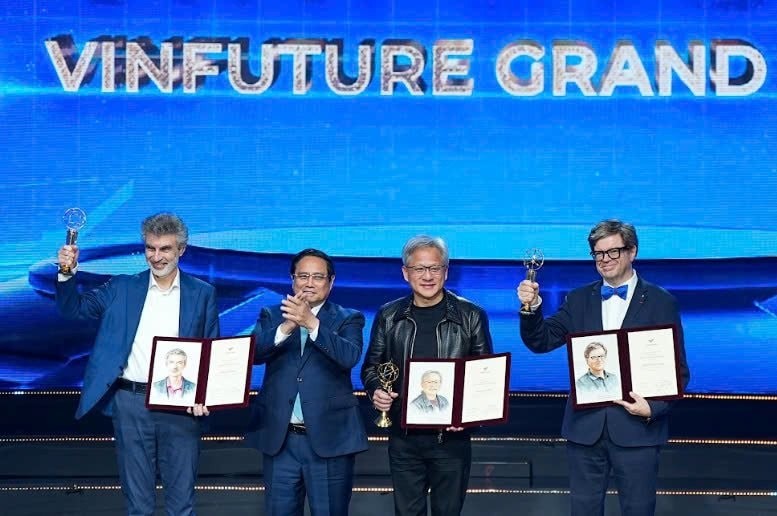 vinfuture-2024-cua-ty-phu-pham-nhat-vuong-trao-giai-3-trieu-usd-cho-ceo-nvidia-jensen-huang-va-4-nha-khoa-hoc-1733498815.jpg
