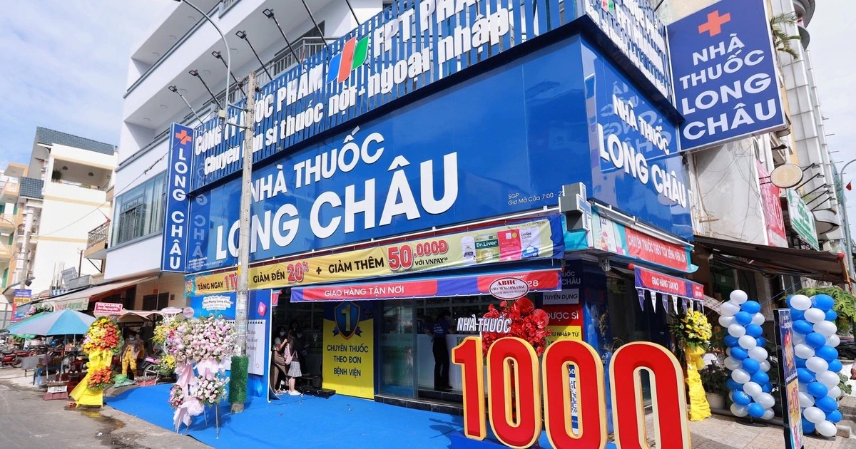 nha-thuoc-long-chau-cham-moc-15-ty-usd-bi-mat-dang-sau-la-gi-1734453632.webp