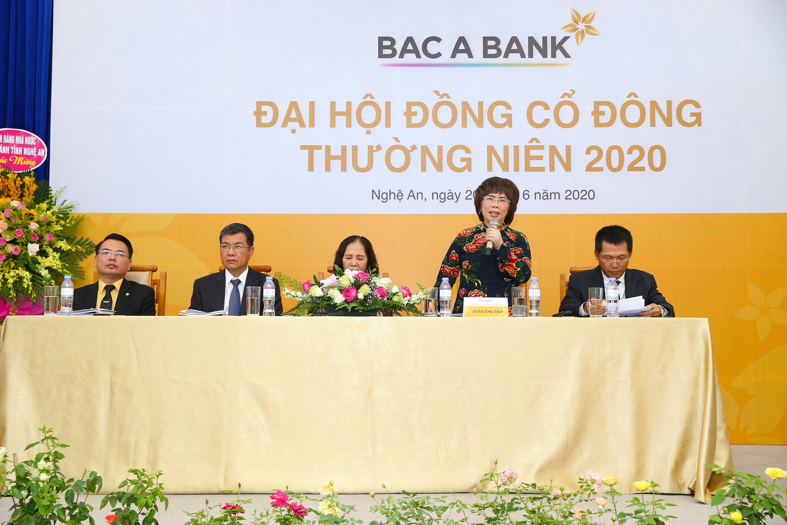 ngan-hang-duoi-su-dieu-hanh-cua-chu-tich-bi-an-tran-thi-thoang-sap-tang-von-len-muc-10538-ty-1735139807.jpg