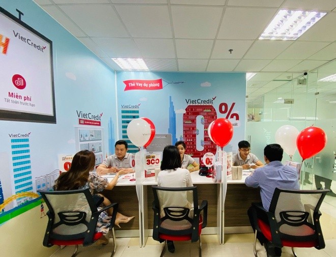 lo-ky-luc-152-ty-va-hon-1100-nhan-su-roi-di-chuyen-gi-dang-xay-ra-voi-vietcredit-1739846156.jpg