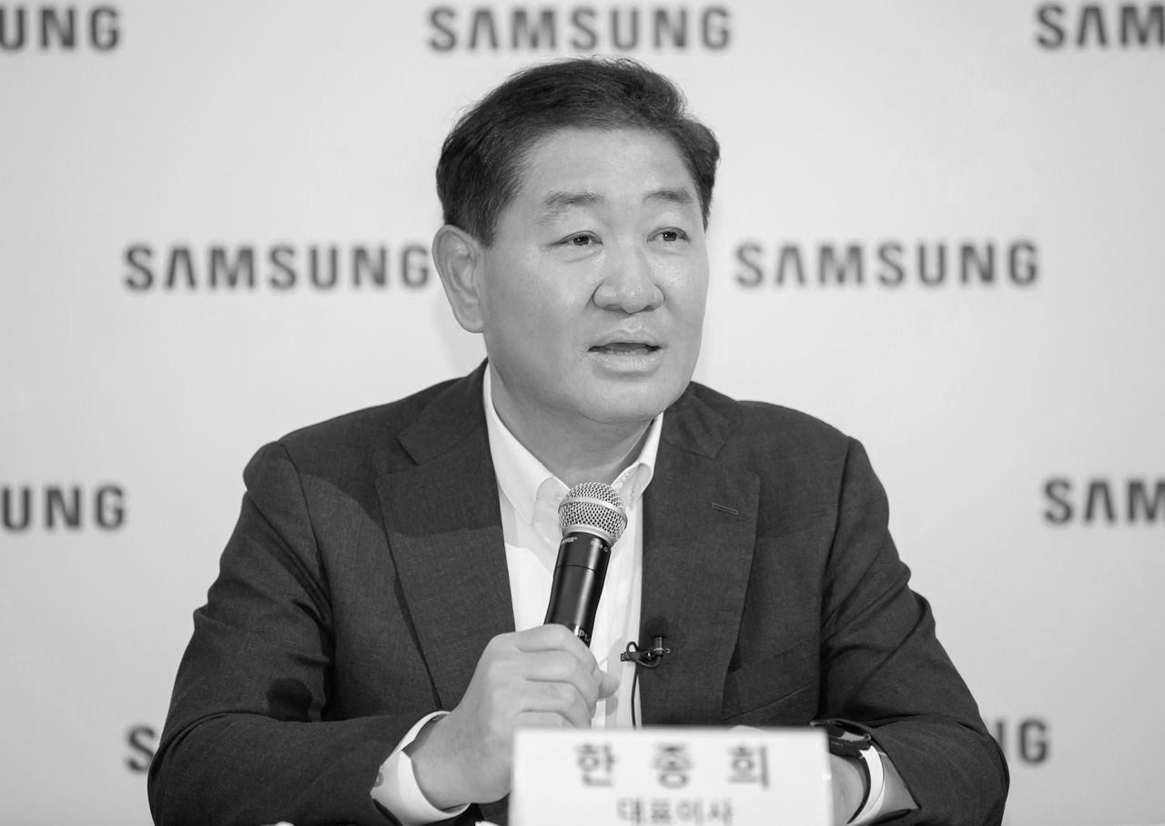 ceo-samsung-dot-ngot-qua-doi-sau-dam-cuoi-con-gai-1742866950.png