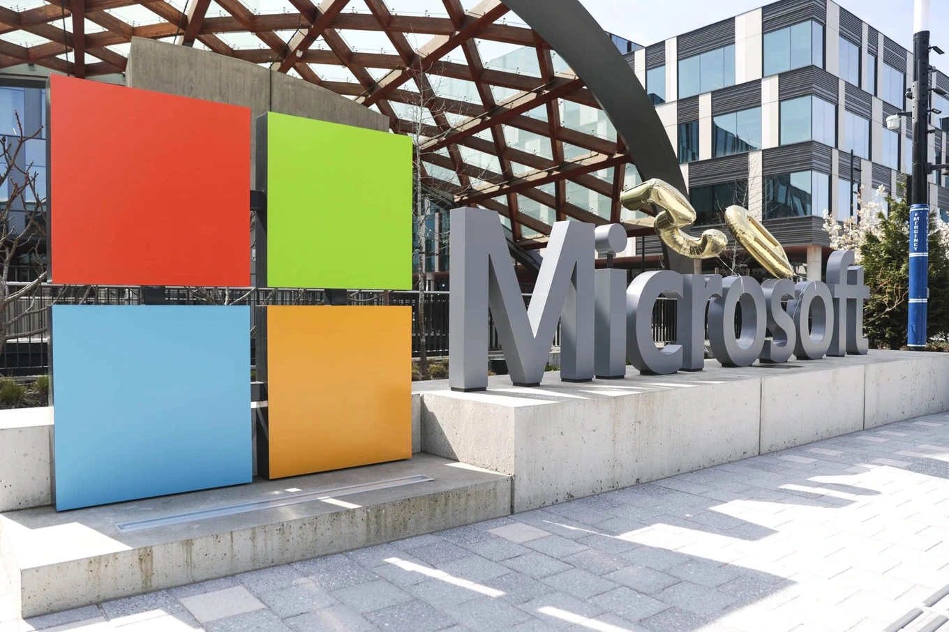 microsoft-vua-22say-goodbye22-voi-6000-nhan-vien-1747320840.webp