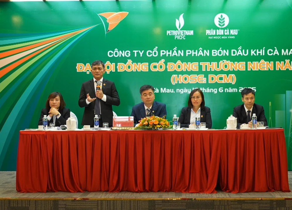 mot-doanh-nghiep-dang-ban-phan-nhay-sang-ban-them-sua-1750064199.webp