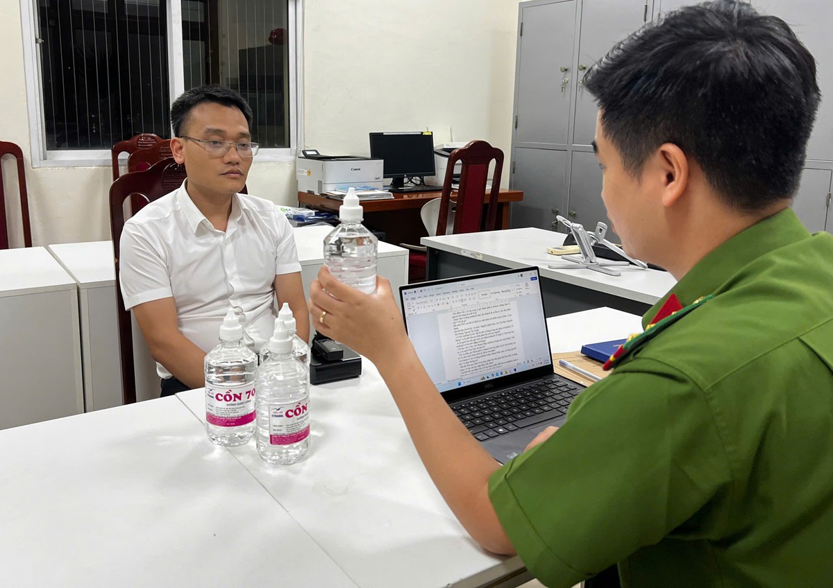 bat-thanh-nien-tuan-san-xuat-ban-50000-chai-con-y-te-gia-chua-methanol-loai-con-cong-nghiep-cuc-doc-1750241102.jpg