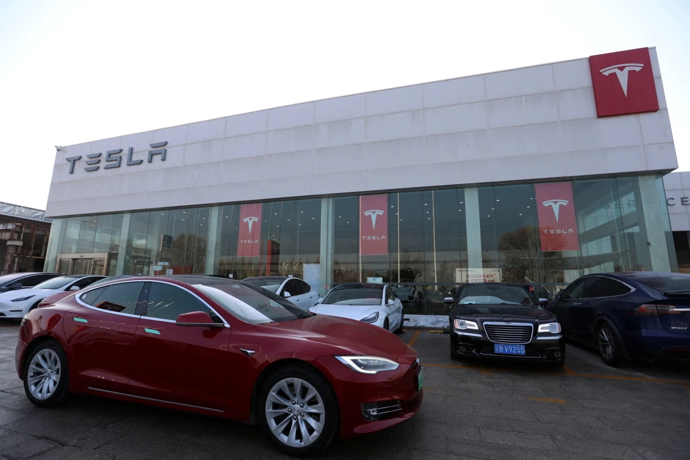 mot-nhiem-vu-kho-khan-cua-tesla-1751526534.webp