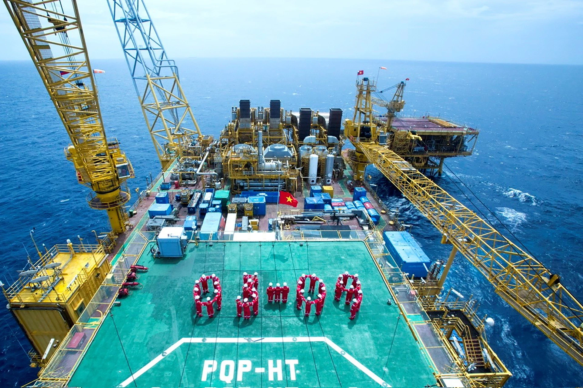 mot-doanh-nghiep-nop-ngan-sach-hon-66000-ty-dong-dan-dau-khoi-dn-nha-nuoc-1753351123.webp