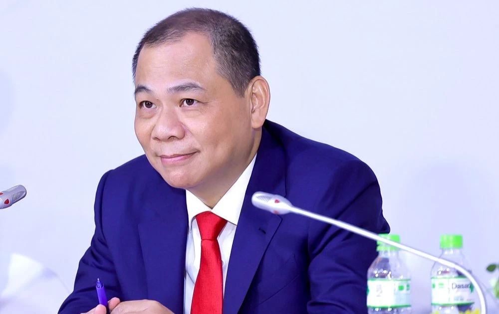 hot-ong-pham-nhat-vuong-lot-top-200-nguoi-giau-nhat-hanh-tinh-1758114319.webp
