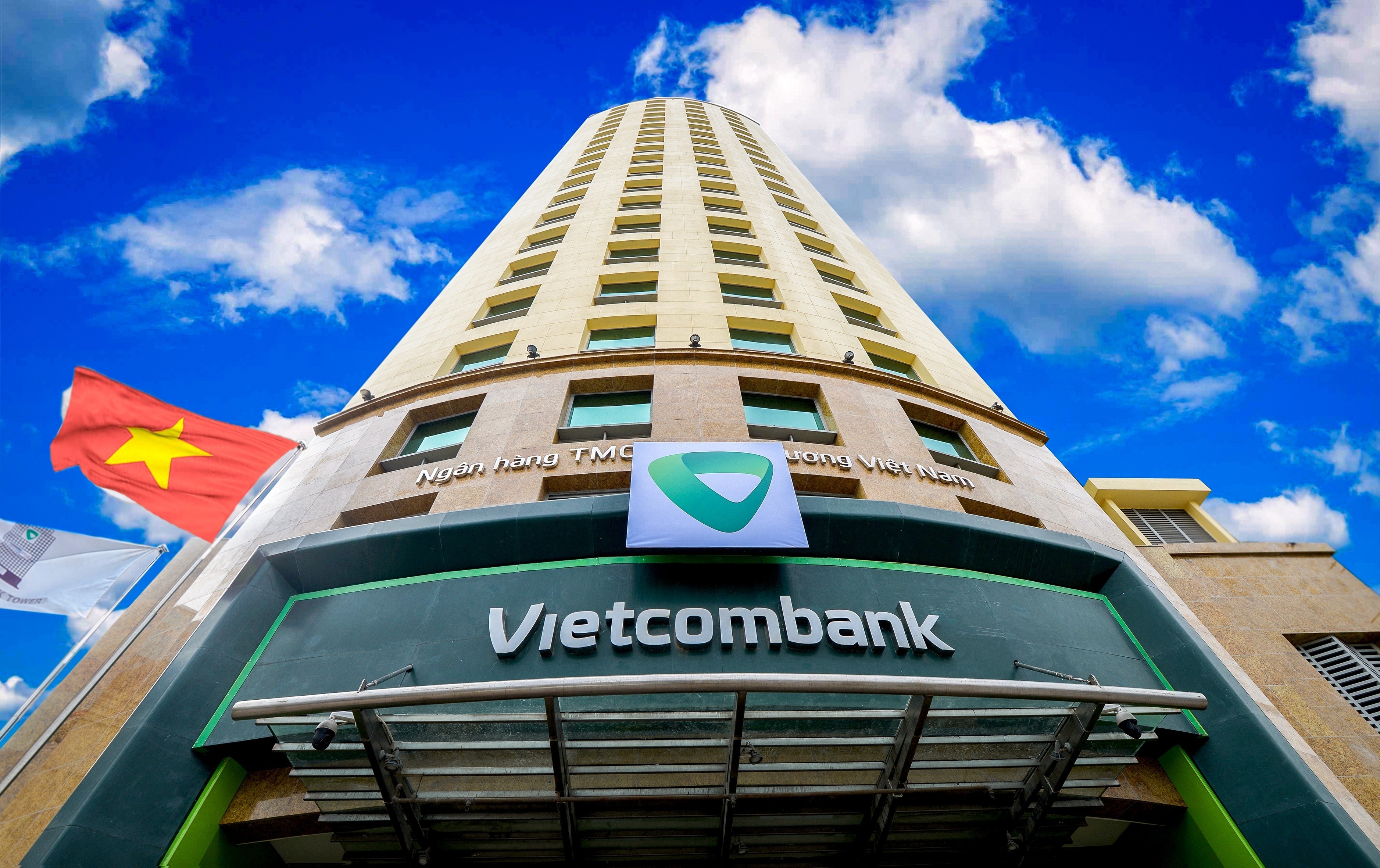 vietcombank-muon-mo-ngan-hang-ngay-trong-trung-tam-tai-chinh-quoc-te-viet-nam-1772591696.jpg