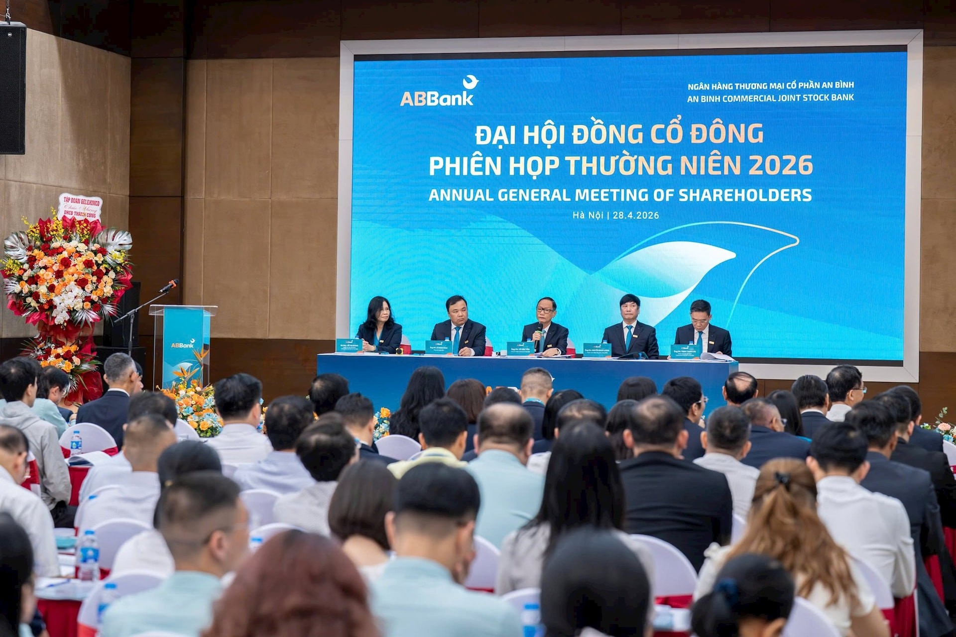 abbank-len-ga-lai-ky-luc-tang-von-hon-20000-ty-chuan-bi-len-hose-1777366799.jpg