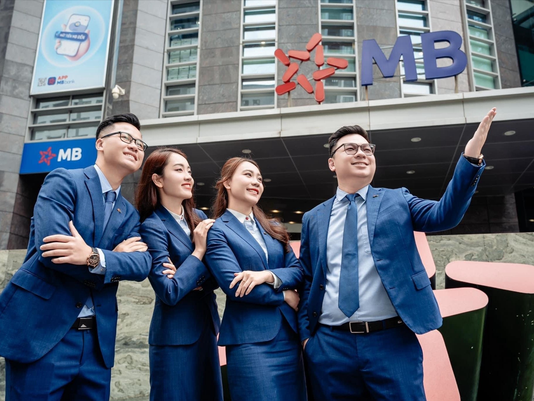 nhan-vien-mbbank-huong-thu-nhap-gan-58-trieu-dongthang-bo-xa-nhieu-ngan-hang-1785983863.jpg