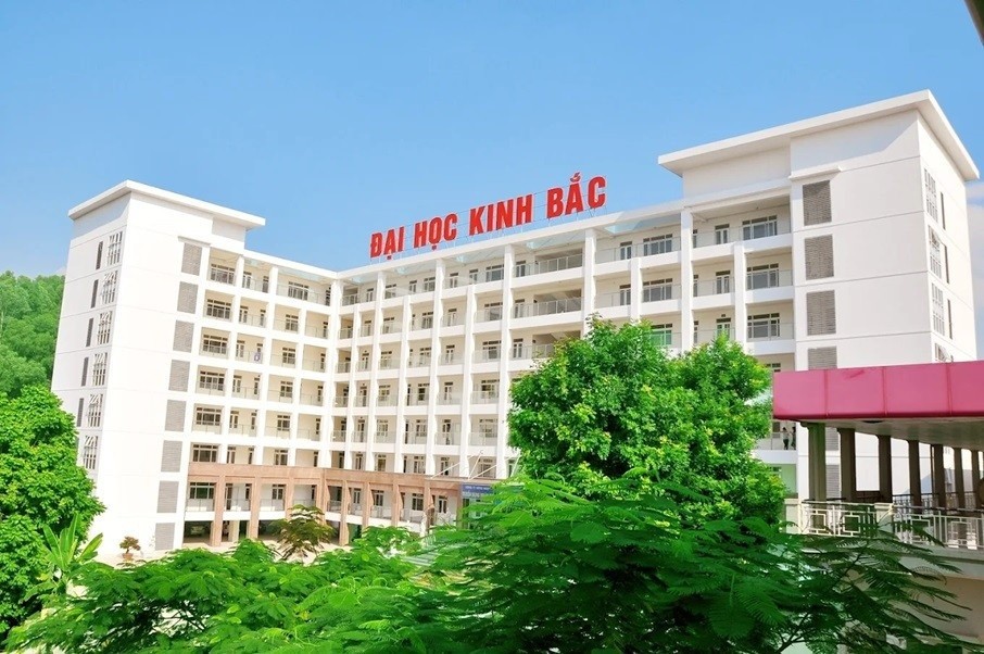mot-truong-dai-hoc-tuyen-sinh-o-at-roi-bi-dinh-chi-hang-loat-nganh-hoc-1754647889.jpg