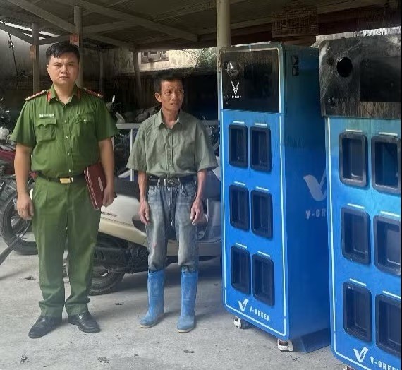 bat-giu-doi-tuong-huy-hoai-2-tu-doi-pin-cua-v-green-1784720164.jpeg