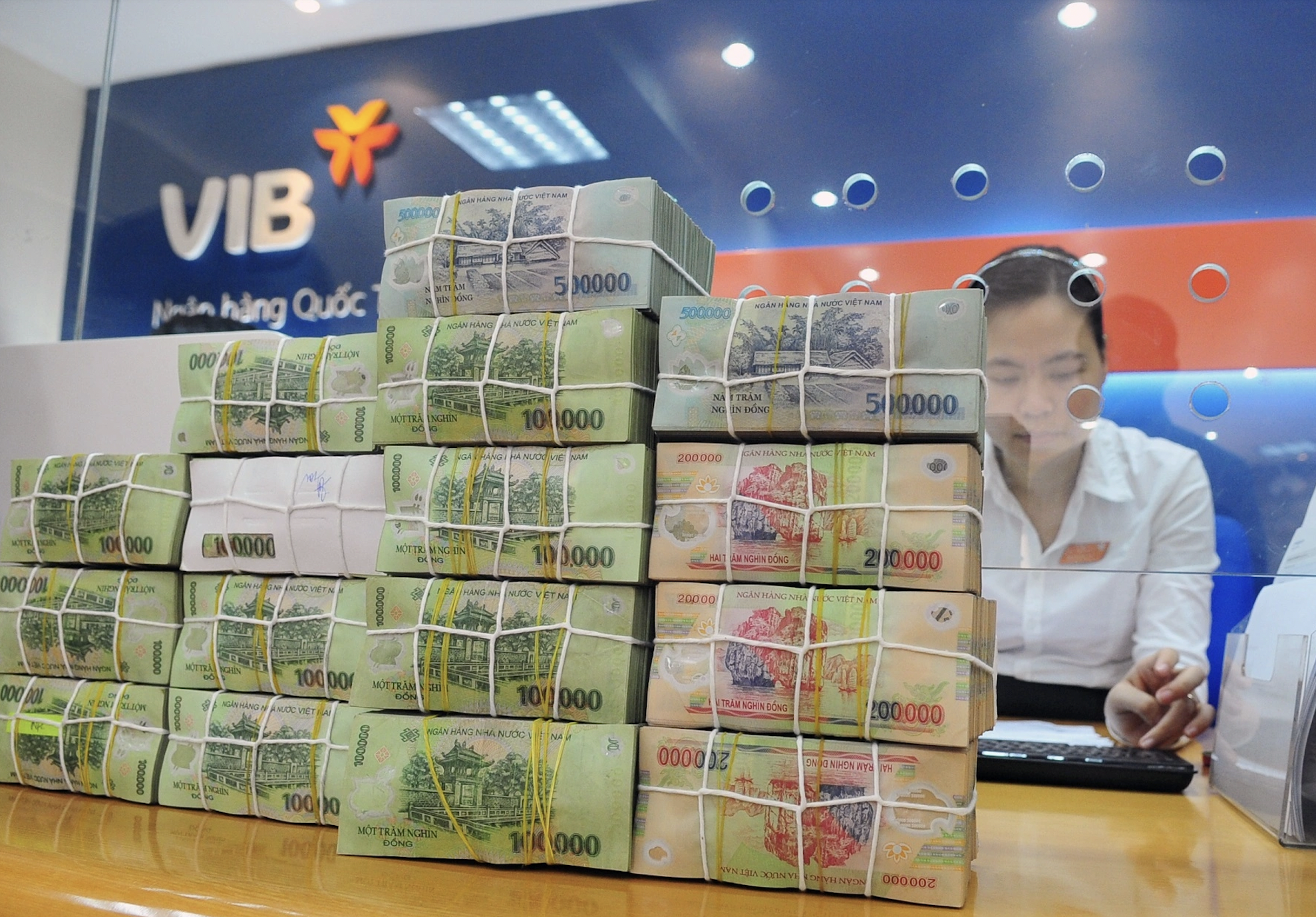 mot-loat-doanh-nghiep-gui-hang-ty-usd-tien-mat-trong-ngan-hang-de-lay-lai-1667900000.png