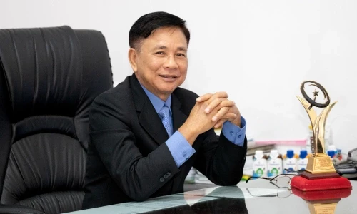 duoc-bo-vo-cho-muon-so-do-de-khoi-nghiep-nguoi-dan-ong-da-dua-trai-dua-viet-ra-hon-50-quoc-gia-1747712465.webp