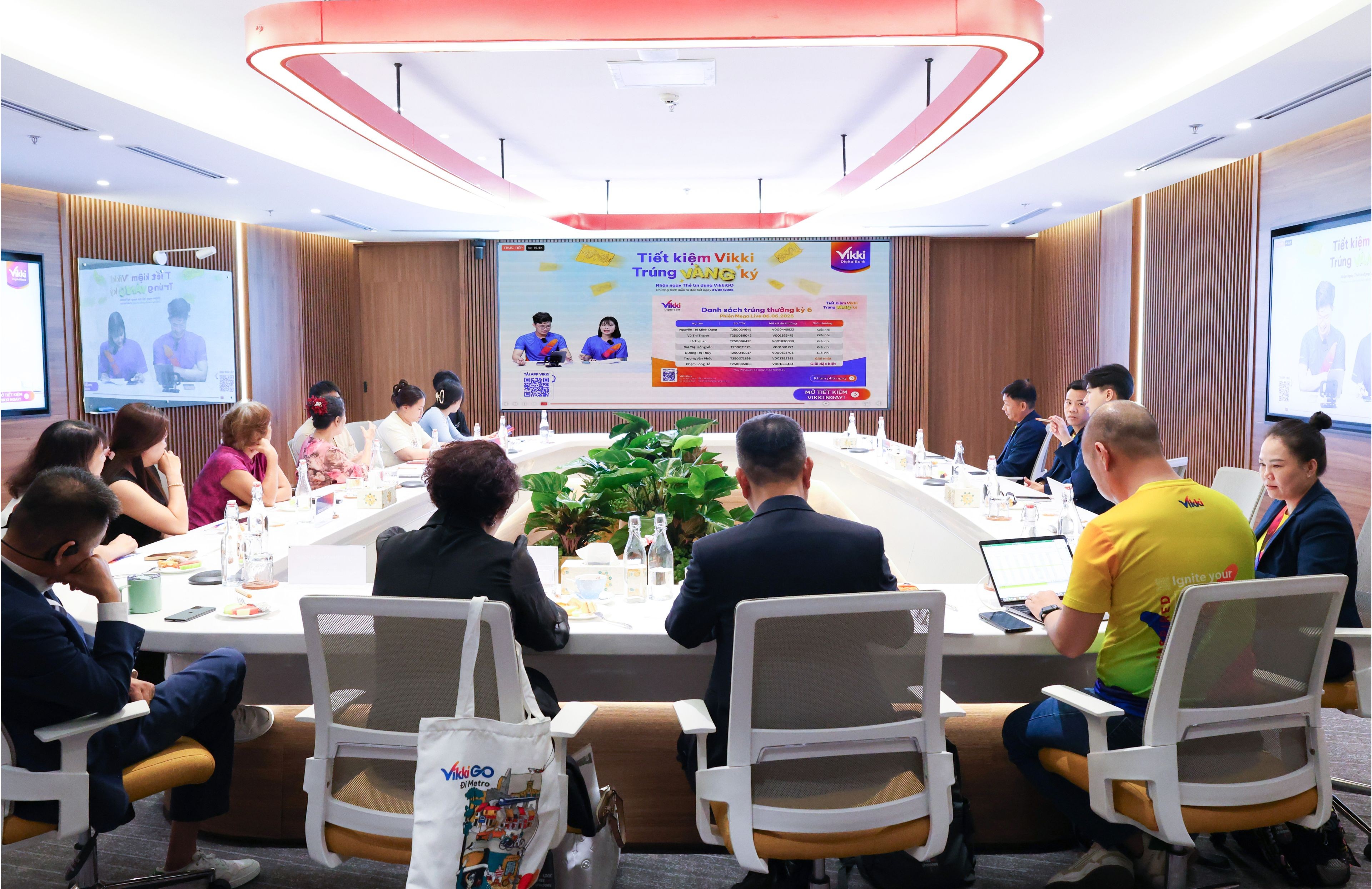 chu-nhan-giai-dac-biet-10-luong-vang-sjc-cua-tiet-kiem-vikki-trung-vang-ky-da-xuat-hien1-1749460485.jpg