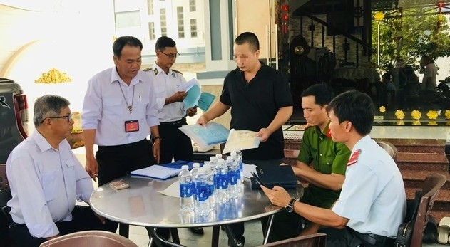 lo-mo-nho-le-ho-bien-hon-20000-con-heo-qua-hoa-don-khong-cho-cong-ty-cp-1750145476.jpg
