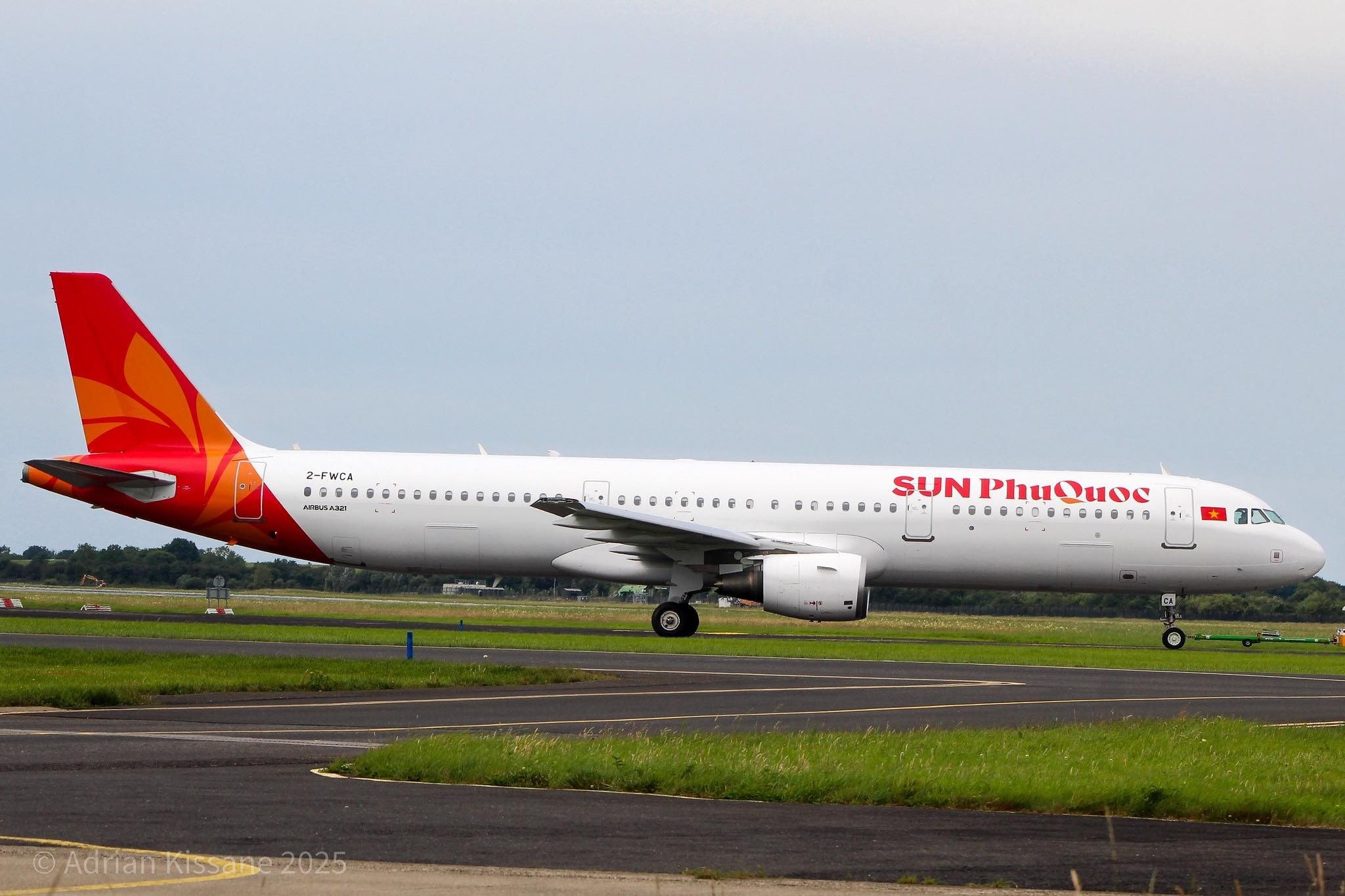 chinh-thuc-lo-dien-chiec-may-bay-dau-tien-mang-thuong-hieu-sun-phuquoc-airways-spa-1752457066.jpg