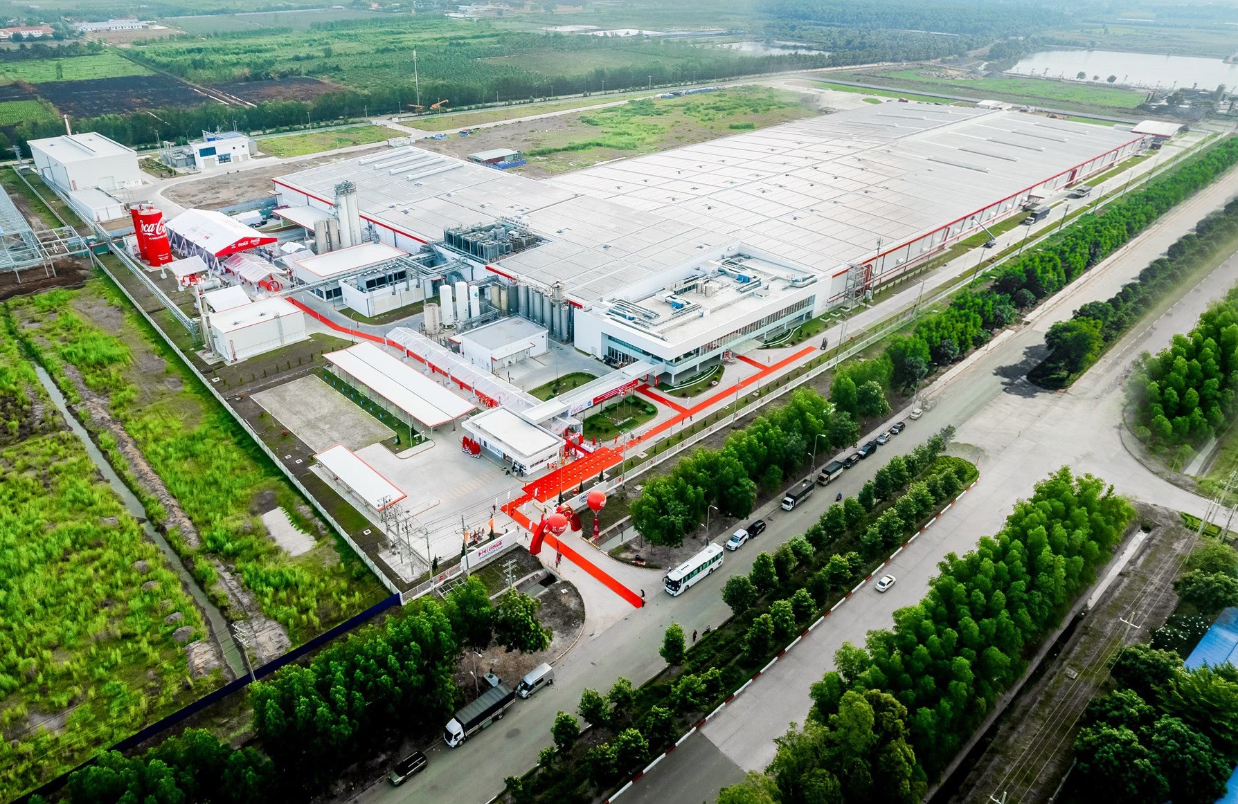 le-khanh-thanh-du-an-nha-may-coca-cola-lon-nhat-viet-nam-1752725105.jpg