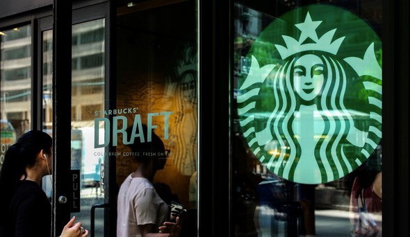 buoc-di-bat-ngo-cua-starbucks-han-quoc-nham-kiem-soat-mo-hinh-chiem-cho-gay-that-thoat-doanh-thu-1755060080.jpg