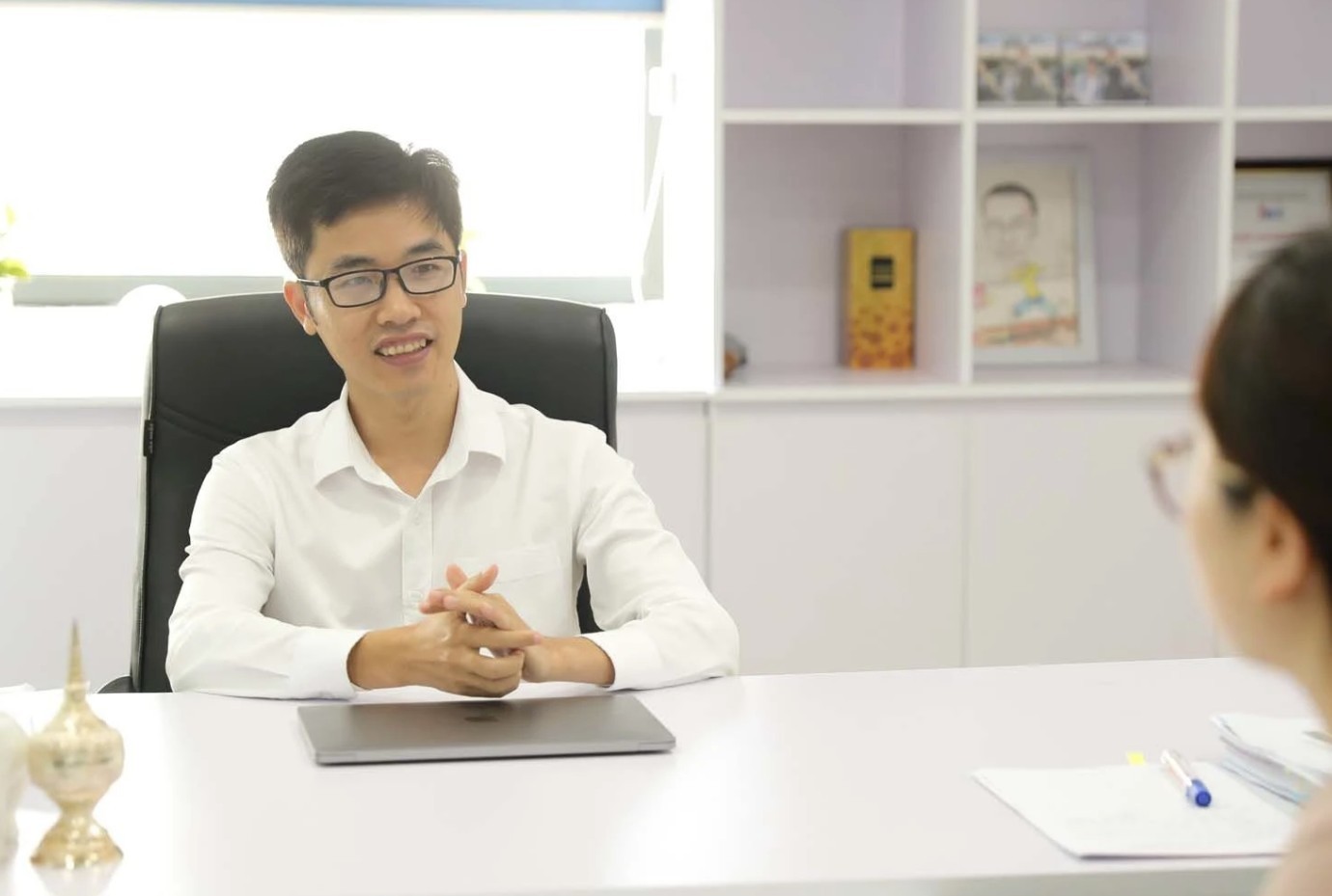 chan-dung-ong-nguyen-huu-tuat-ceo-nextpay-vua-bi-bat-cung-shark-binh-1760504153.jpg
