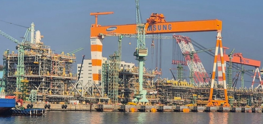 samsung-bat-ngo-chon-viet-nam-de-dong-3-sieu-tau-cho-dau-tri-gia-237-trieu-usd-1761290857.jpg