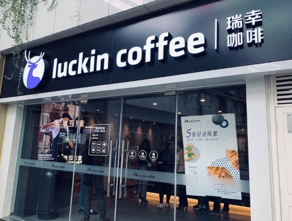 luckin-coffee-chuan-bi-tai-xuat-thi-truong-my-sau-5-nam-lao-dao-vi-be-boi-gian-lan-1763083729.jpg