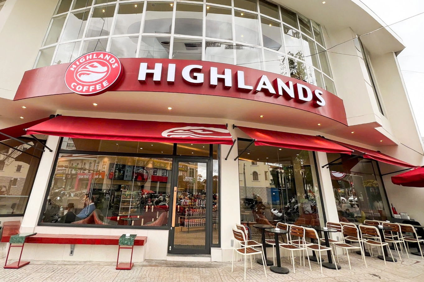 highlands-coffee-tang-toc-tro-lai-loi-nhuan-cham-muc-cao-nhat-2-nam-1763358116.PNG